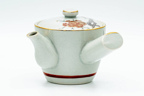 Side profile of the kyusu teapot with the side handle at left and the spout at right.