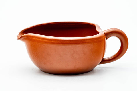 Three-quarter view revealing the rear loop handle (ushirode) of the red clay water cooler.