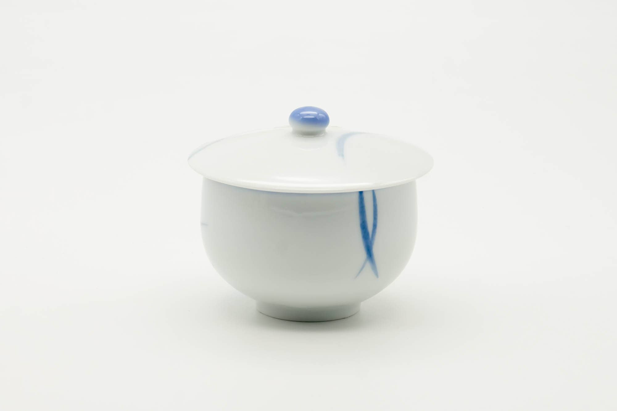 Japanese Teacup - Floral Blue White Porcelain Arita-yaki Lidded Yunomi - 100ml