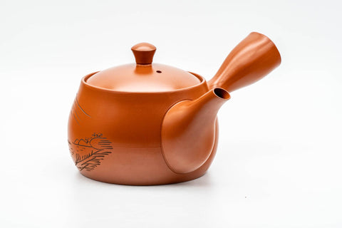 Tezumi — Japanese Kyusu - Large Mountain Engraved Tokoname-yaki Teapot - 550ml — side view with the lid and side handle