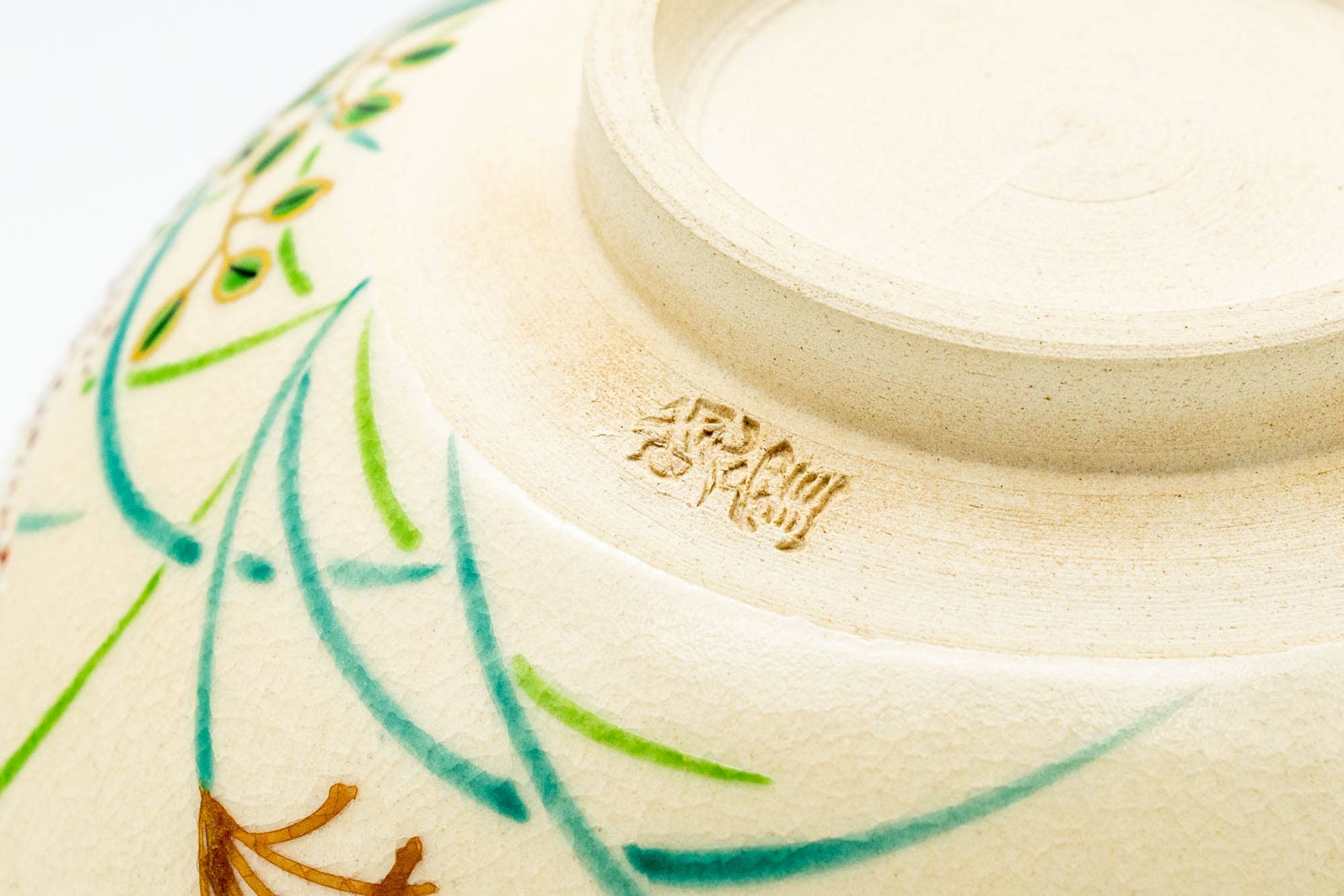 Japanese Matcha Bowl - 暁窯 Akatsuki Kiln - Beige Floral Kyo-yaki Chawan in Wooden Box - 300ml