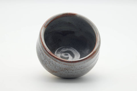 Tezumi — Japanese Matcha Bowl - Blue White Shino Glazed Mino-yaki Chawan - 400ml — three-quarter view