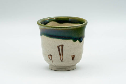 Japanese Teacup - Beige Green Drip-Glazed Geometric Oribe-yaki Yunomi - 70ml - side view showing the geometric motif