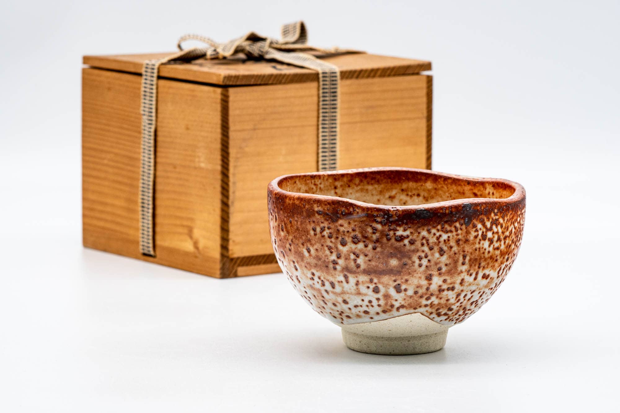 Japanese Matcha Bowl - 加富山窯 Toyama Kiln - Orange Shino Glazed Mino-yaki Chawan - 250ml