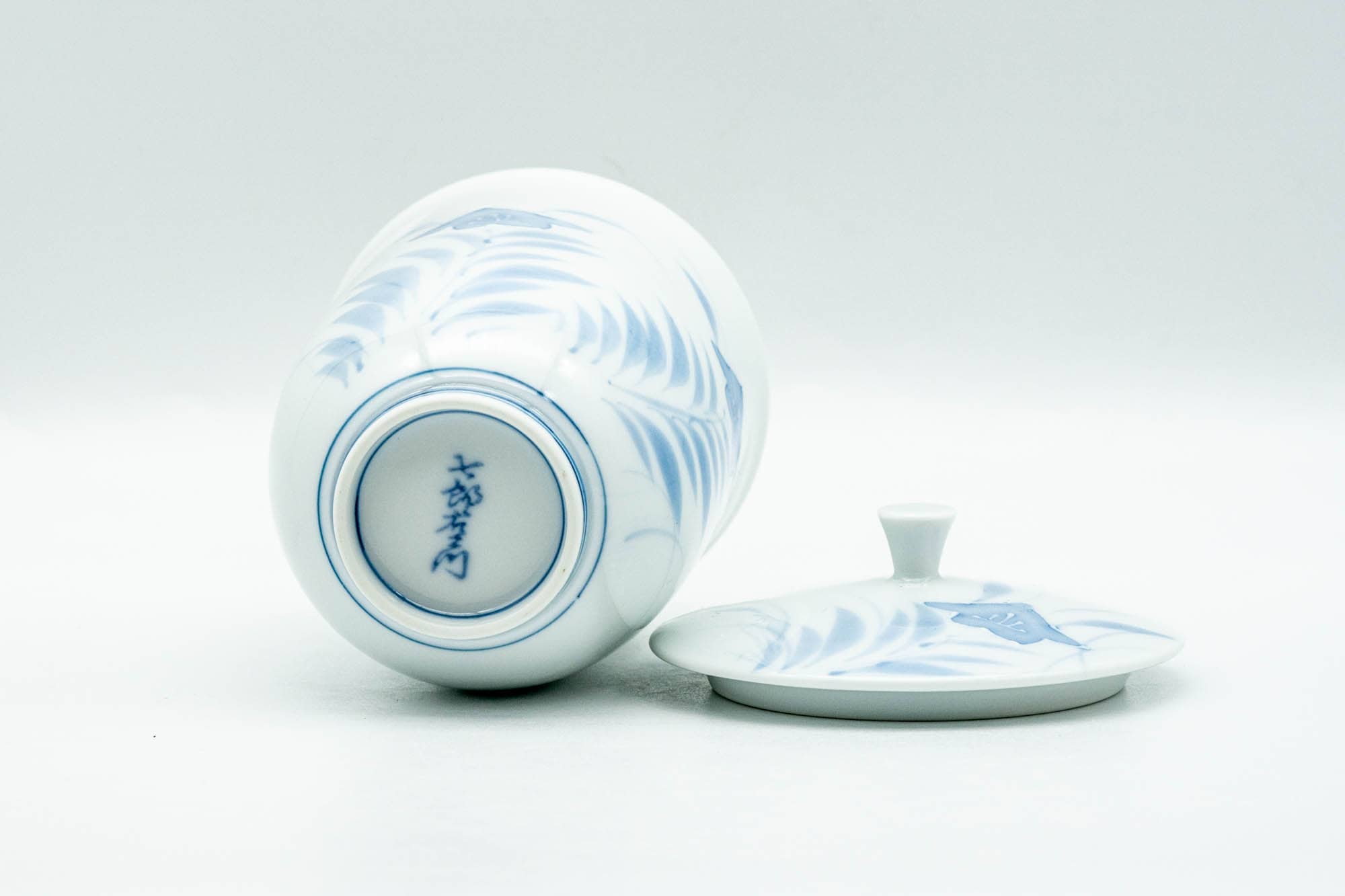 Japanese Teacup - Blue Floral Arita-yaki Lidded Yunomi - 170ml