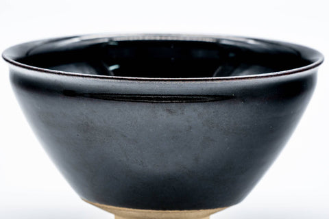 Tezumi — Japanese Matcha Bowl - Jet Black Glazed Tenmoku-gata Kyo-yaki Chawan - 150ml — three-quarter view
