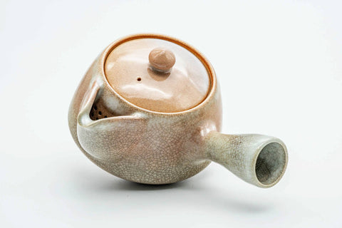 Overhead view of the beige-pink Hagi-yaki kyusu looking down at the lid and rim