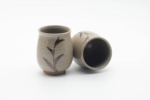 Tezumi — Japanese Teacups - Pair of Long Grass Grey Glazed Karatsu-yaki Meoto Yunomi - 250ml — three-quarter view