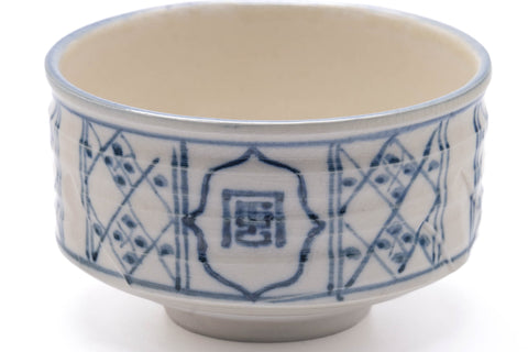 Tezumi — Japanese Matcha Bowl - White Blue Geometric Hantsutsu-gata Chawan - 400ml — closeup of the glaze