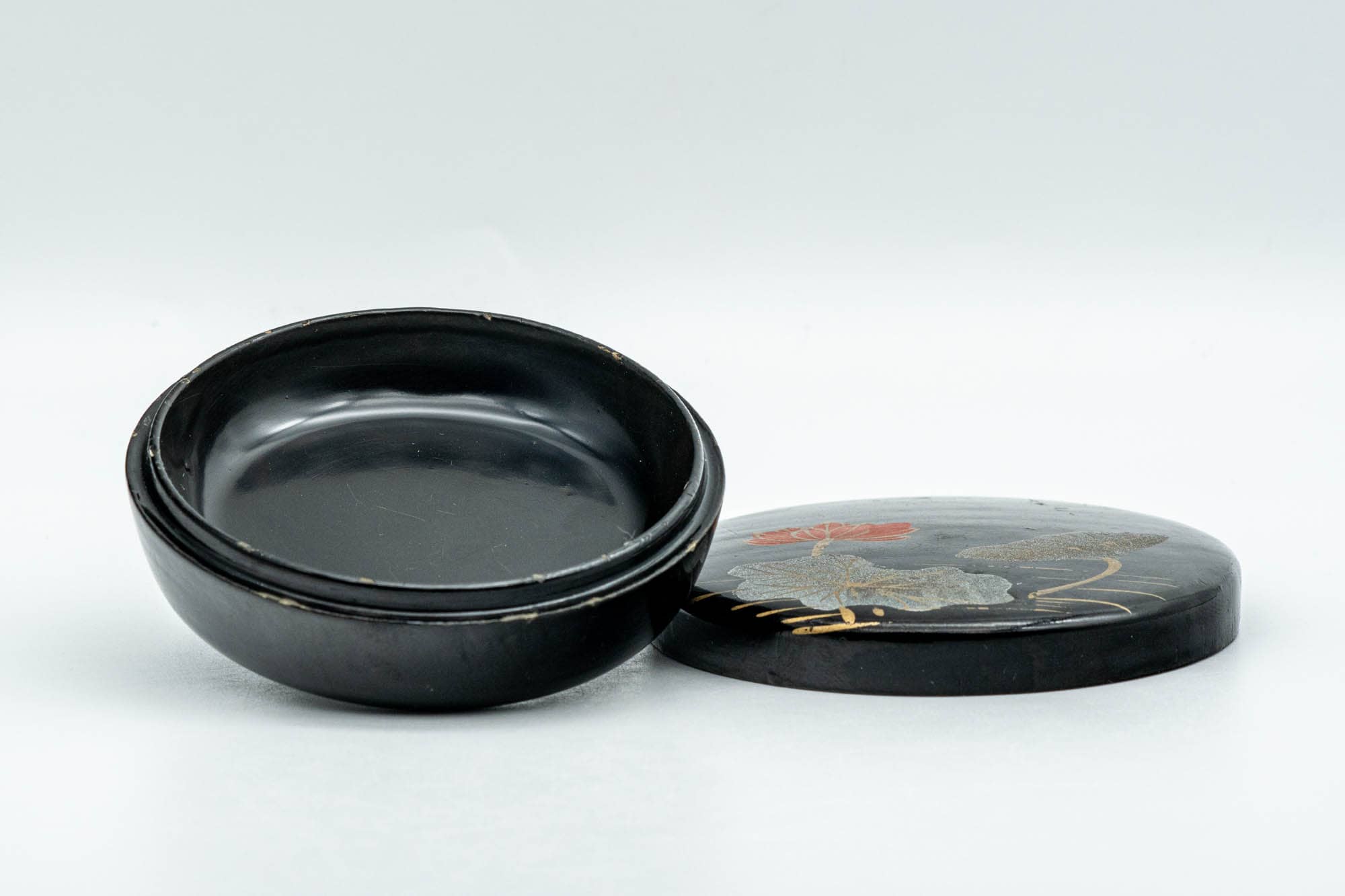 Japanese Incense Kogo - Floral Black Lacquer Container - 15ml - Tezumi