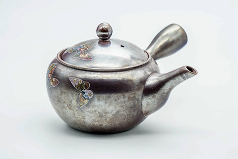 Three-quarter view of the large banko kyusu with the lid on.