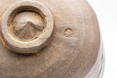 Japanese Matcha Bowl - Mottled Brown-Orange Glazed Hantsutsu-gata Chawan - 300ml - close-up of the underside foot ring