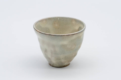Gohonte Rokurome Mino-yaki yunomi teacup, speckled beige glaze with throwing rings - view showing the spiralling throwing rings
