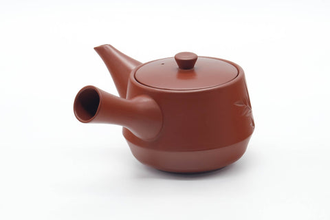 Tezumi — Japanese Kyusu - Bamboo Engraved Tokoname Red Shudei Teapot - 300ml — top-down view of the lid