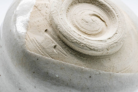 Japanese Matcha Bowl - 祥山 Shōzan - Snowy Speckled Shino Glazed Mino-yaki Chawan - 300ml