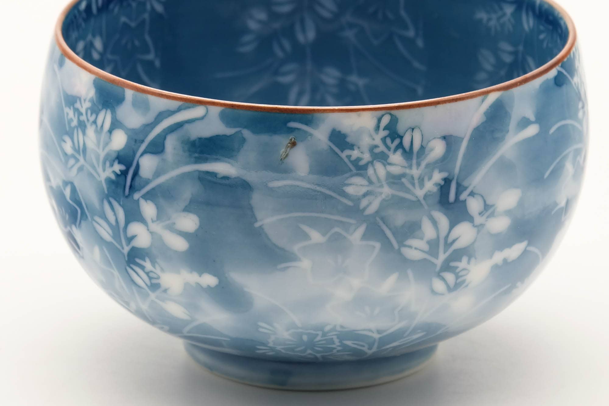 Japanese Teacup - Blue Floral White Porcelain Arita-yaki Lidded Yunomi - 140ml