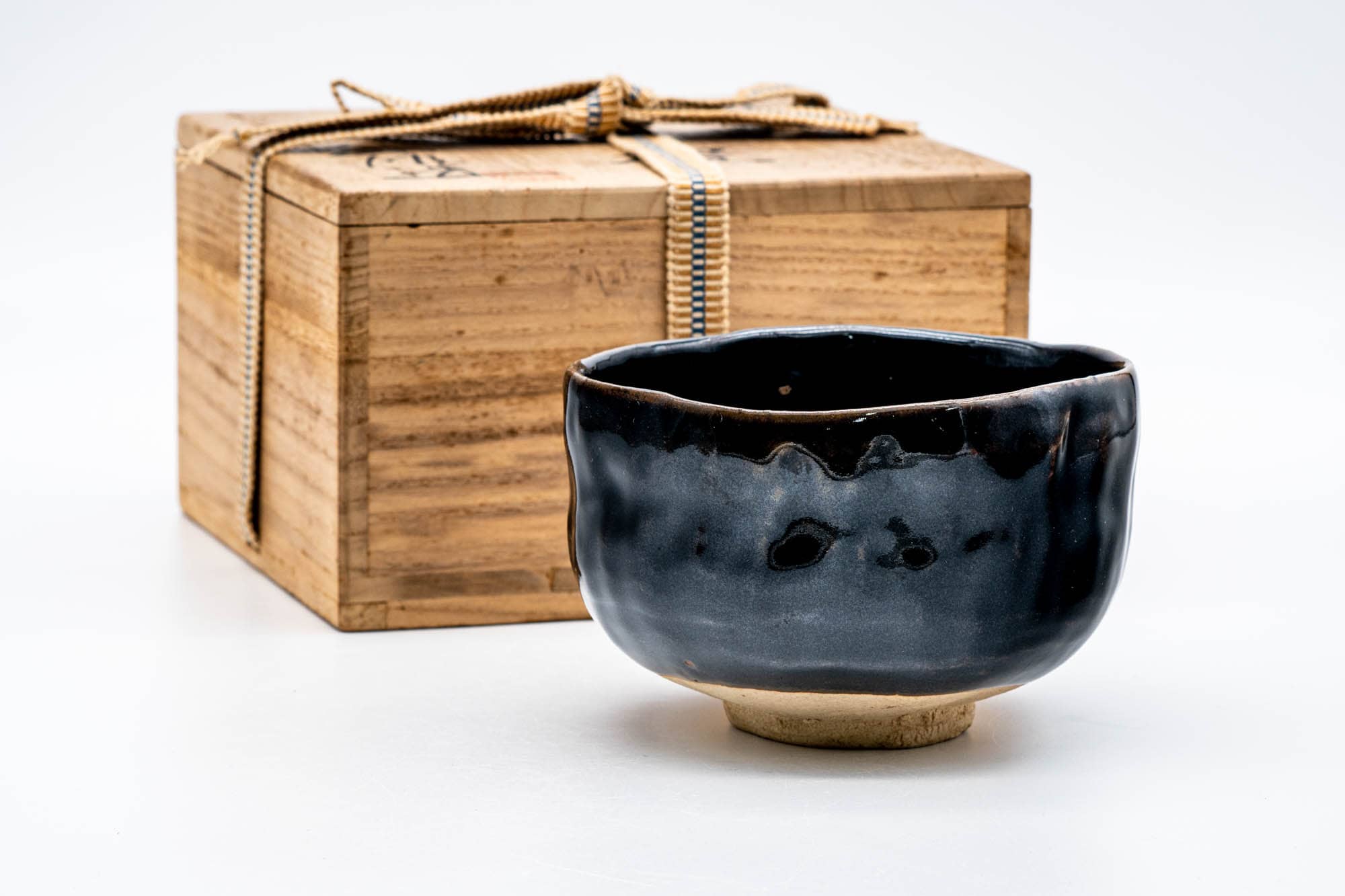 Japanese Matcha Bowl - 加藤敏雄 Toshio Kato - Handbuilt Mura-Tenmoku Glazed Kyo-yaki Chawan - 300ml