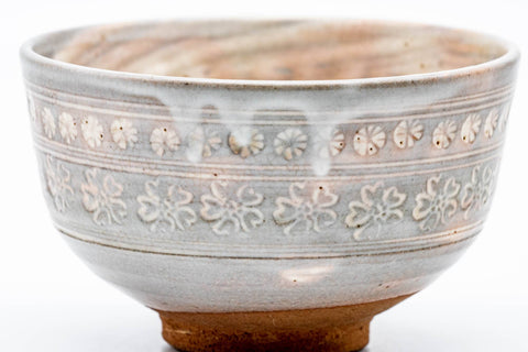 Japanese Matcha Bowl - Floral Grey Pink Mishima Glazed Chawan - 250ml - closeup front view of the inlaid mishima floral and geometric banding
