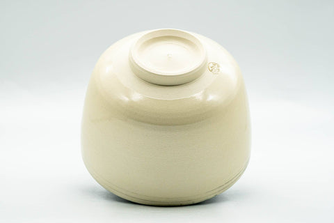 Inverted view of the chawan showing the beige unglazed foot and base