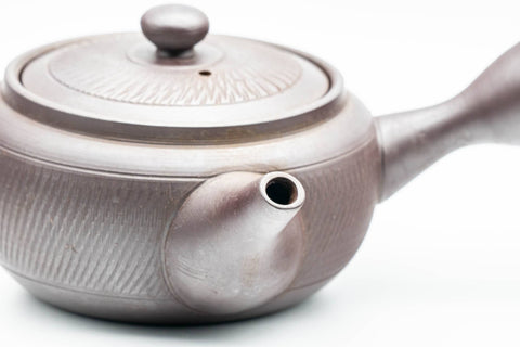 Tezumi — Japanese Kyusu - Engraved Banko-yaki Obi-ami 360 Strainer Teapot - 325ml — closeup of the decoration