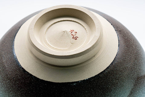 Tezumi — Japanese Matcha Bowl - Gold Blue Mountainous Kutani-yaki Chawan - 300ml — closeup of the foot
