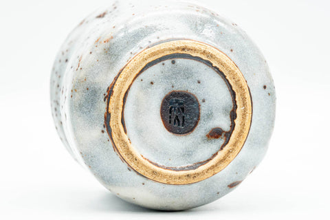 Japanese Teacup - Blue White Shino Glazed Mino-yaki Yunomi - 160ml - angled close-up of the foot and base