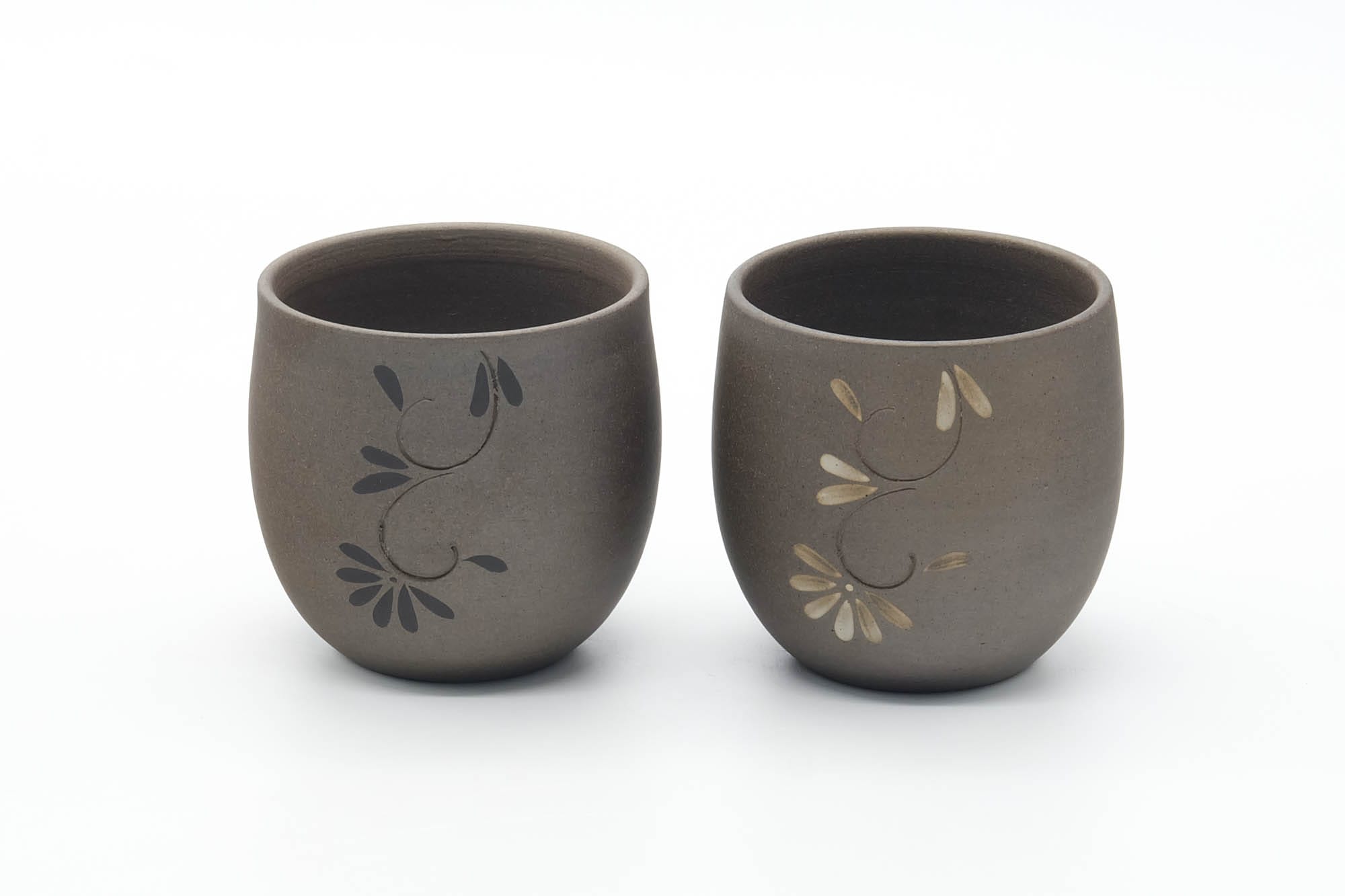 Japanese Teacups - 都築豊 Tsuzuki Yutaka - Pair of Beige Floral Yunomi - 130ml