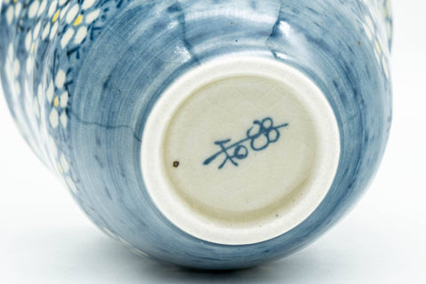 Tezumi — Japanese Teacup - Blue and White Floral Patterned Yunomi - 175ml — inverted showing the foot ring