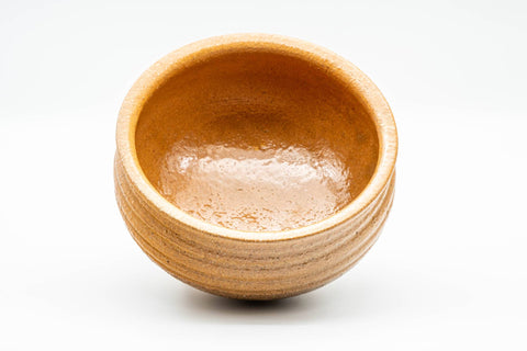 Tezumi — Japanese Kensui - 赤膚山 Akahada-yaki - Beige Spiraling Water Bowl - 550ml — three-quarter view