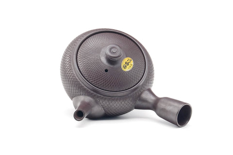 Tezumi — Japanese Kyusu - Engraved Banko-yaki Mesh Teapot - 290ml — top-down view of the lid