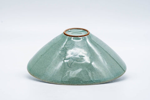 Tezumi — Korean Matcha Bowl - 이연휴/李連休 Yi Yeon-hyu - Unkaku Green Celadon Chawan - 150ml — inverted showing the foot ring