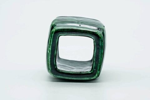 Front-on view of the futaoki showing the open square ring through its centre.