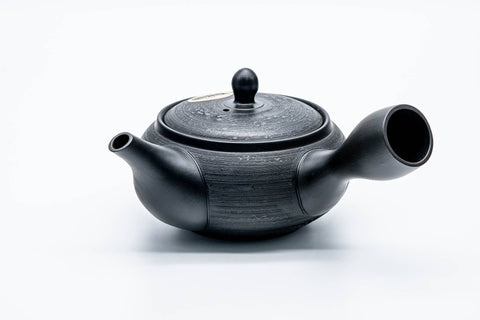 Side profile of the kyusu with the spout to the right