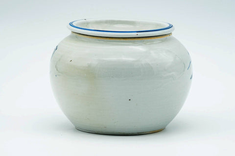 Side view of the cha-koboshi showing the plainer reverse of the bowl.