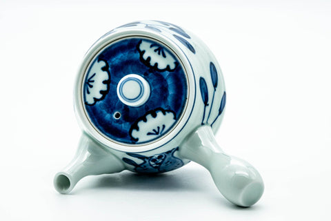 Japanese Kyusu - Blue Floral Arita-yaki Ceramic Filter Teapot - 400ml - overhead view showing the blue floral medallion on the lid and the side handle