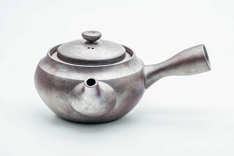 Three-quarter view of the large banko kyusu with the collared lid on.