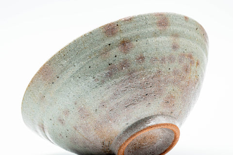 Japanese Matcha Bowl - Grey Gohonte Glazed Hira-gata Chawan with Wooden Box - 350ml - side profile showing the flat hira-gata shape