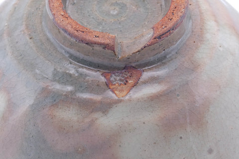 Tezumi — Japanese Matcha Bowl - Grey Pink Gohonte Glazed Hagi-yaki Summer Chawan - 300ml — inverted showing the foot ring