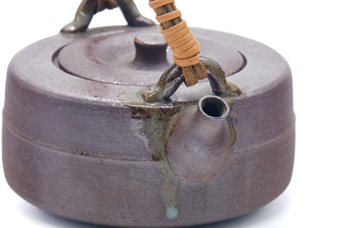 Tezumi — Japanese Dobin - Top-Handled Ceramic Teapot - 310ml — interior view showing the filter