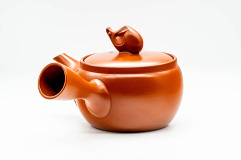 Profile view showing the straight side handle and pouring spout.