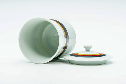 The cup tipped on its side with the lid beside, revealing the interior.