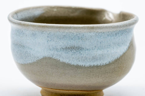 Tezumi — Japanese Katakuchi - Beige White Glazed Hagi-yaki Yuzamashi Water Cooler - 100ml — closeup of the glaze