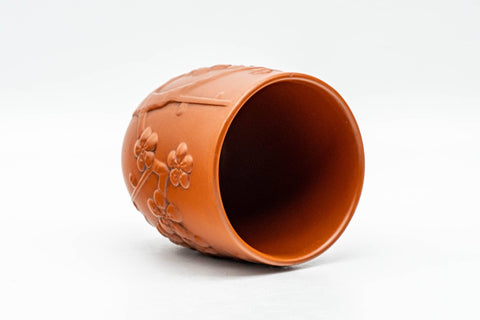 Tezumi — Japanese Teacup - Floral Sculpted Red Shudei Tokoname-yaki Yunomi - 125ml — three-quarter view