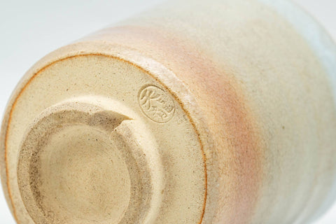 Tezumi — Japanese Teacup - Beige White Glazed Tsutsu-gata Hagi-yaki Yunomi - 140ml — inverted showing the foot ring