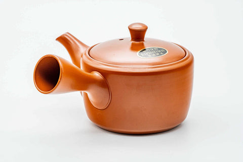 Red shudei Tokoname kyusu, side profile with the spout to the left