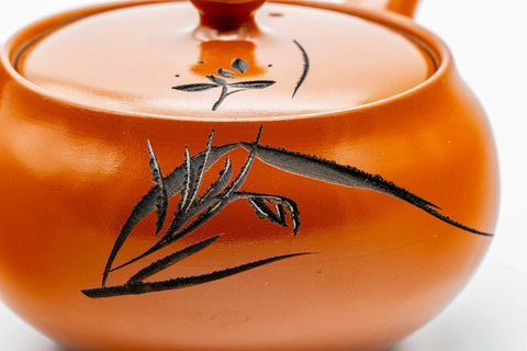 Close-up of the engraved long-grass design on the body.