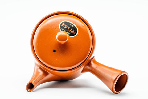Overhead view of the lid and knob, with the engraved decoration visible on the body.