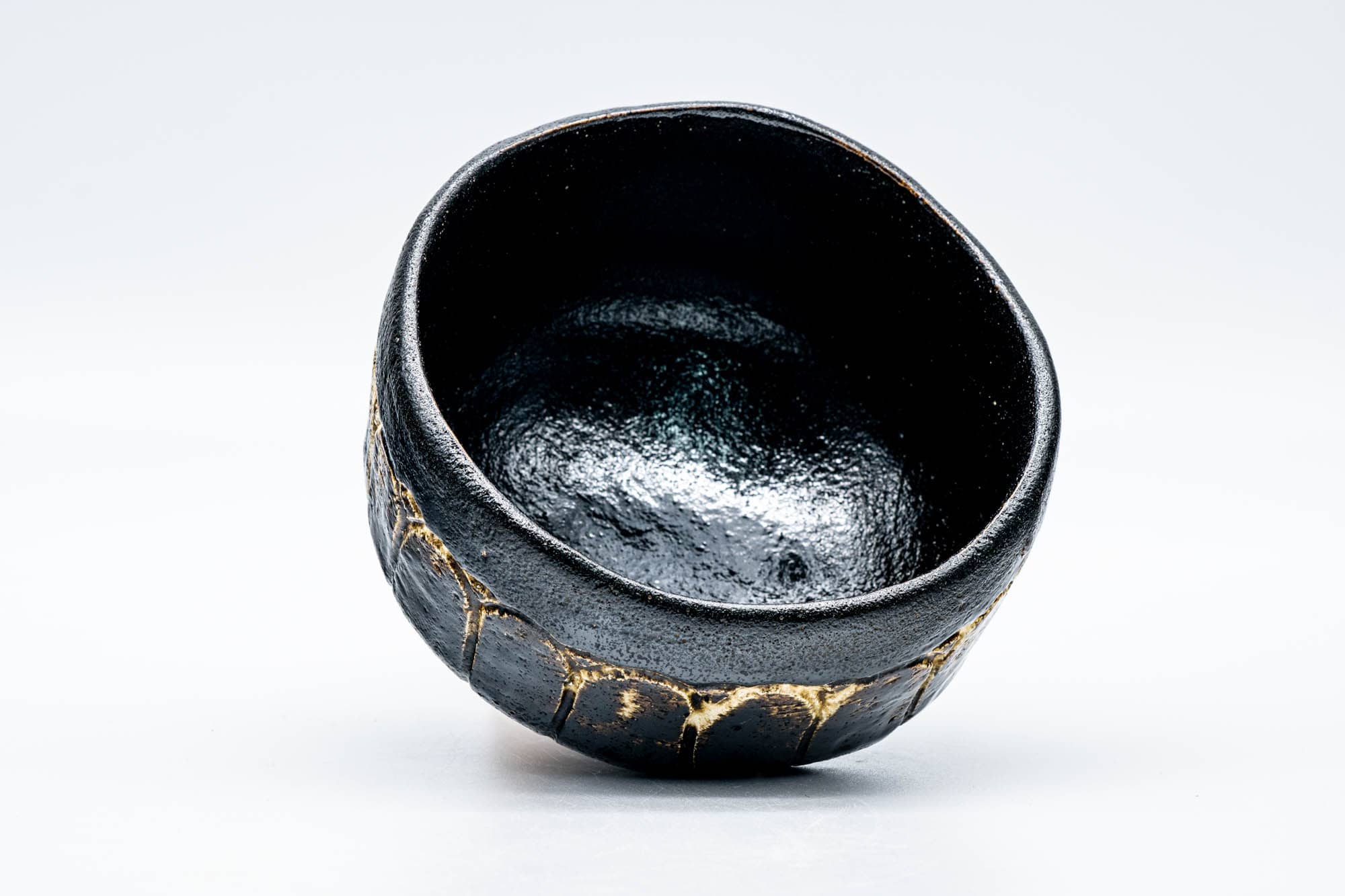Japanese Matcha Bowl - 松楽窯 Shoraku Kiln - Undulating Yamamichi Kuro-raku Chawan - 300ml