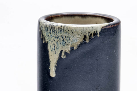 Tezumi — Japanese Teacup - Black Beige Drip-Glazed Ushirode Yunomi - 100ml — inverted showing the foot ring