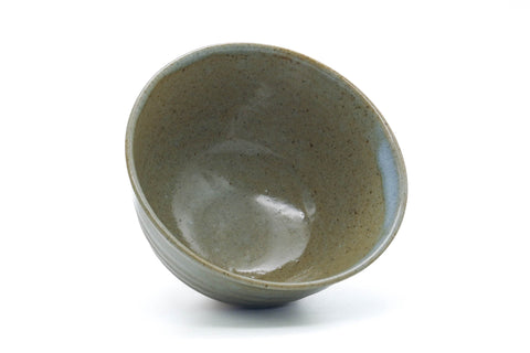 Tezumi — Japanese Matcha Bowl - Olive Green Drip-Glazed Komogai-nari Chawan - 500ml — three-quarter view